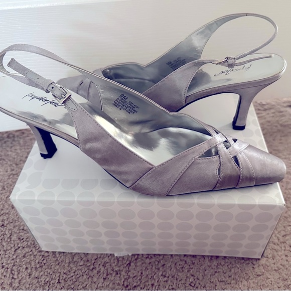 Jacqueline Ferrar Silver Slingback Heels - Picture 1 of 9